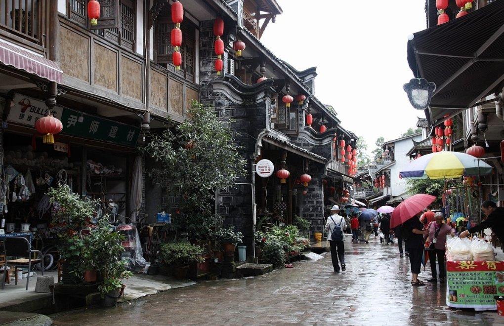 州委常委会召开会议强调 切实增强“群众过节、干部过关”的责任意识 为全州各族群众欢度新春佳节营造安定祥和的社会环境